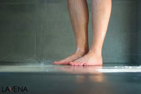 Không làm sạch kĩ vùng chân cũng là nguyên nhân gây thâm sạm